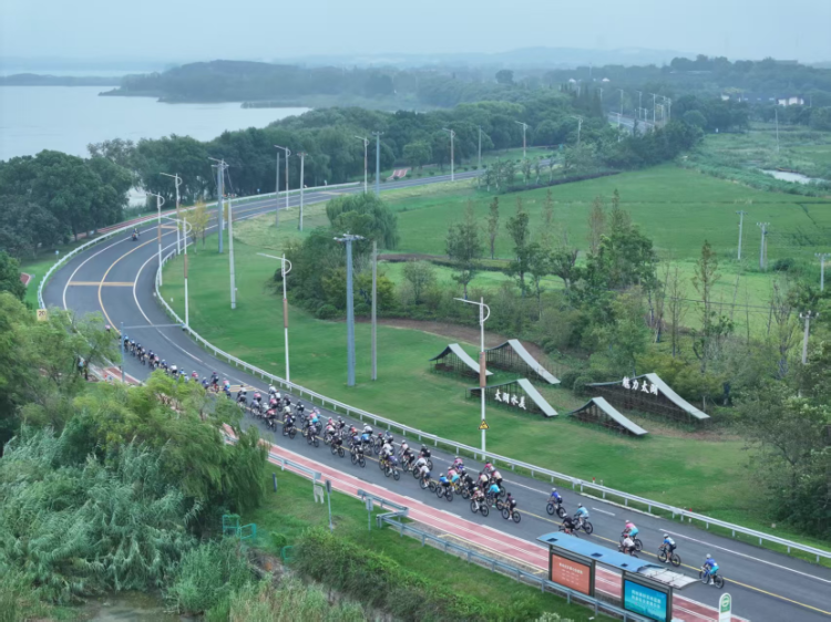 建成太湖, 运动公园这 建成太湖, 运动公园这